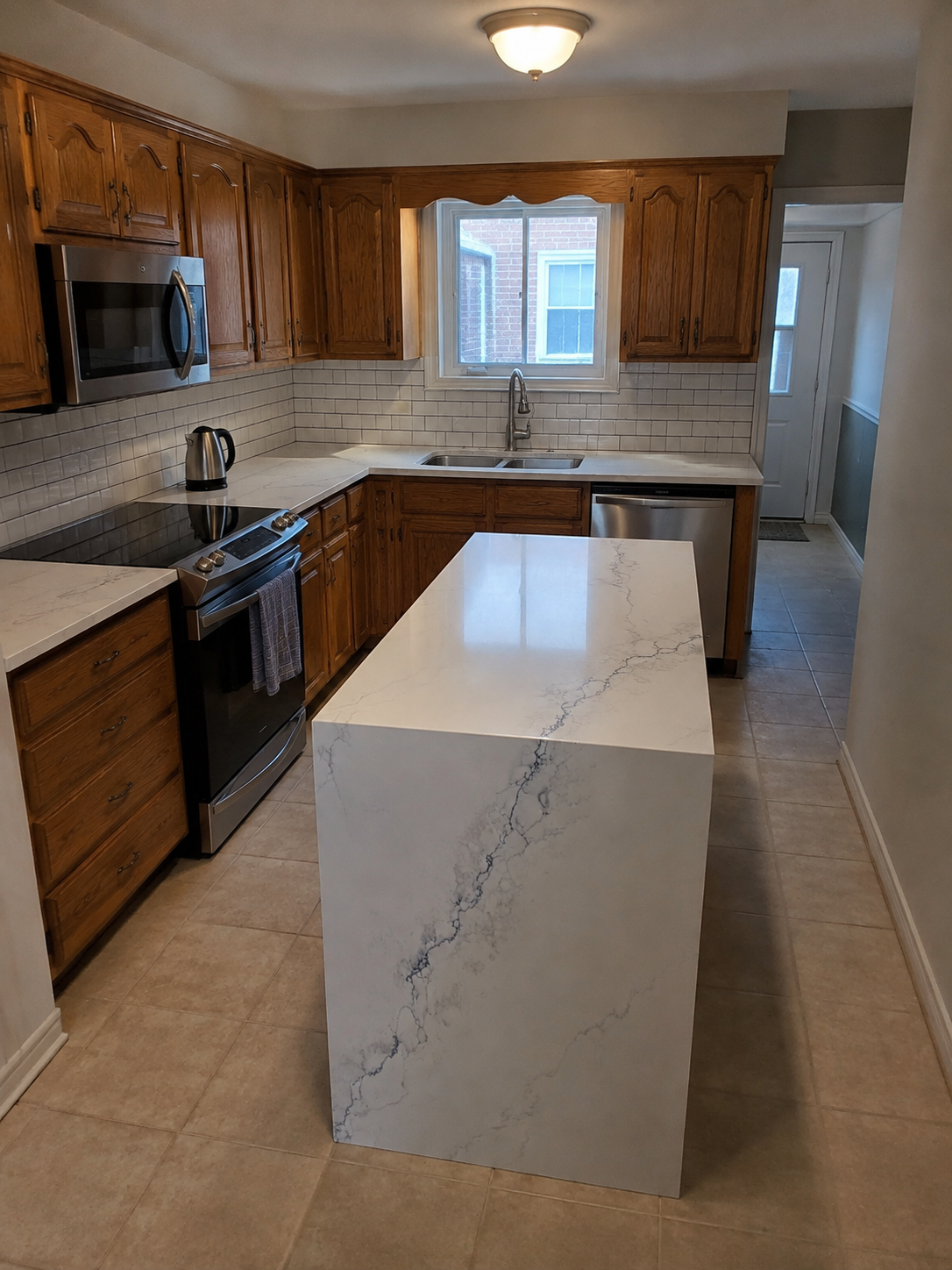Bold Calacatta kitchen reference 3